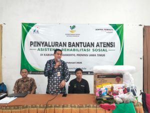 Sambutan kepala dinas sosial terhadap penerima manfaat