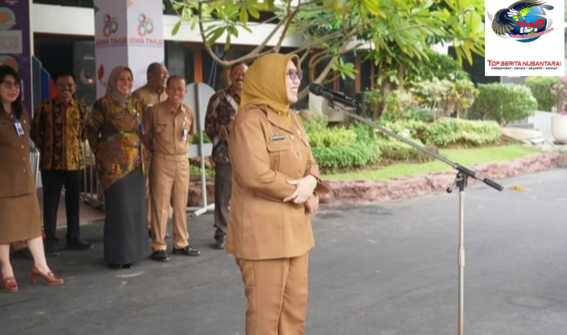 Dinas Pendidikan Jatim Gelar Apel Pagi Penuh Makna, Lepas Kabid PSMA Suhartatik yang Memasuki Masa Purna Tugas