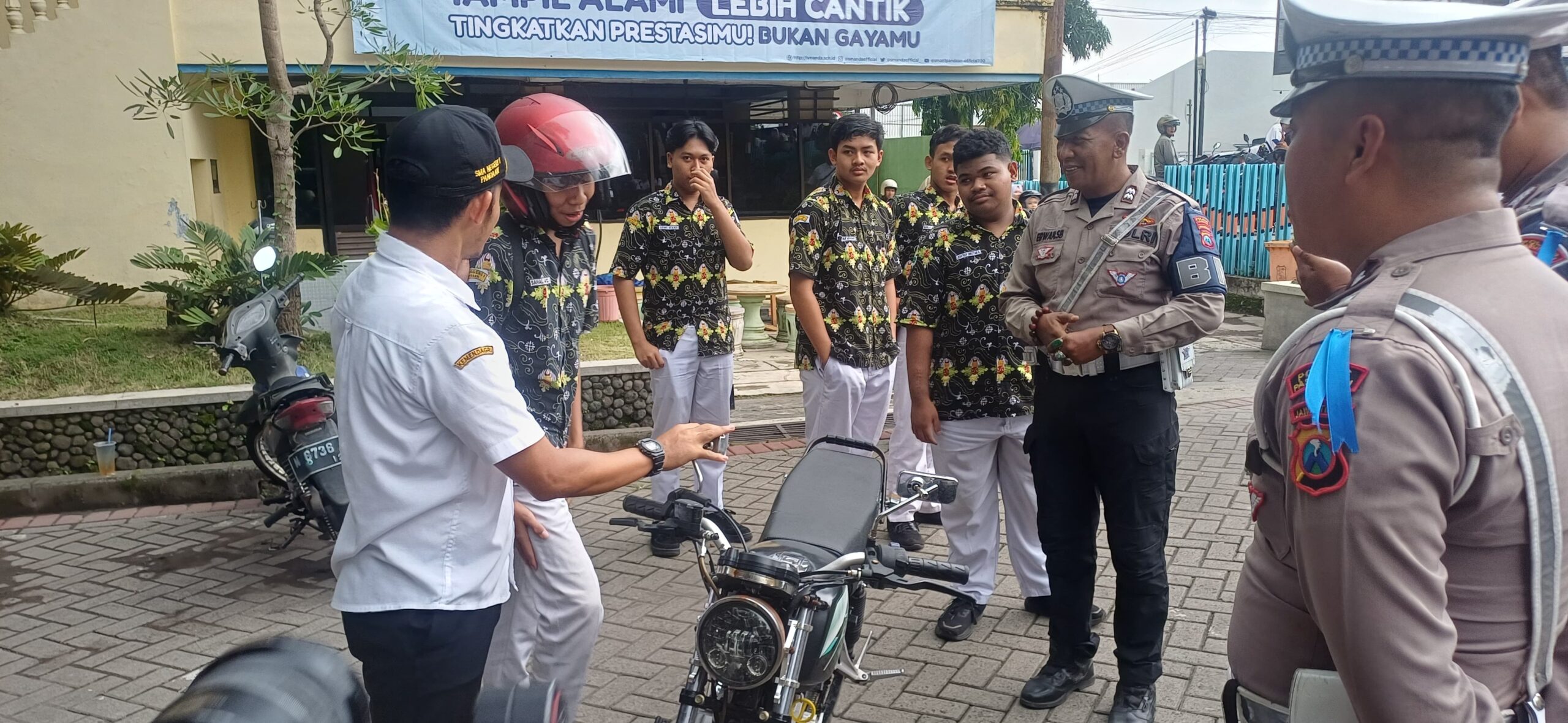 Operasi Zebra 2025, Satlantas Polres Pasuruan Tertibkan Kendaraan Pelajar di SMAN 1 Pandaan