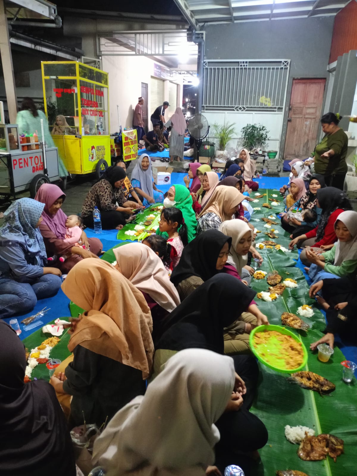 Kebersamaan dan Keakraban Hiasi Malam Pergantian Tahun Warga RT 15 RW 05 Dusun legok Desa Suko Sukodono