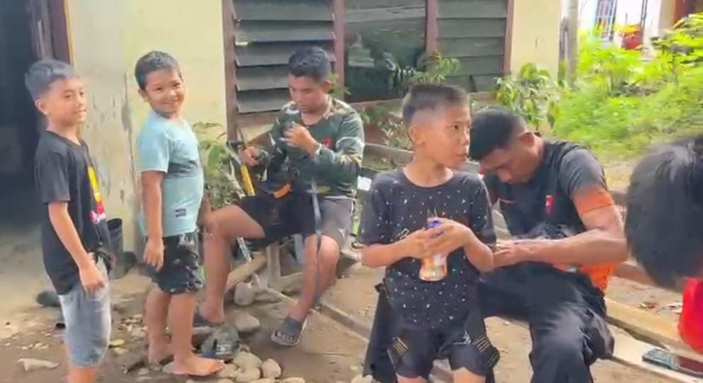 Brimob Polri Laksanakan Trauma Healing Anak Terdampak Bencana di Kabupaten Agam
