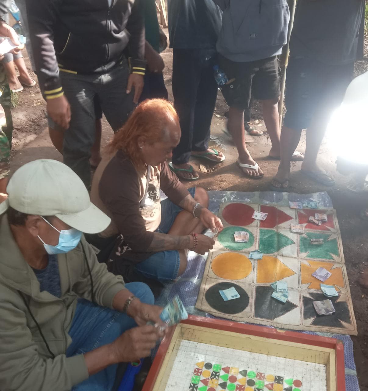 Warga Sambigede dipaksa diam ditengah hancurnya Moral akibat Perjudian, Kemana Aparat Penegak Hukum. 