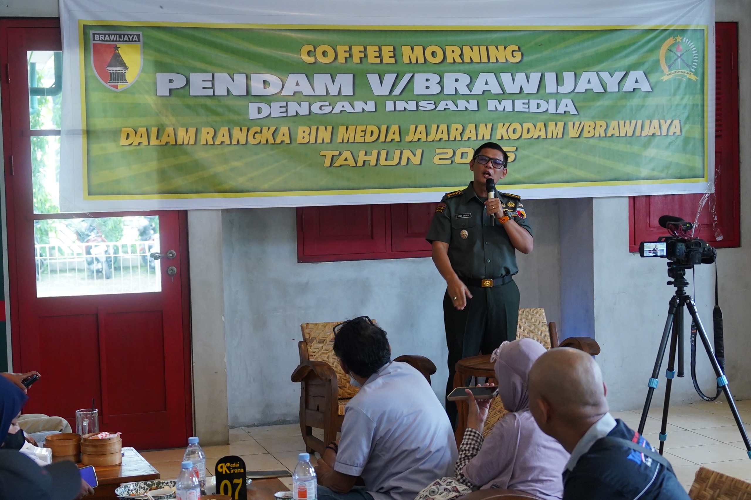 Kapendam V/Brawijaya Pimpin Coffee Morning Perkuat Sinergi TNI dan Insan Media di Surabaya