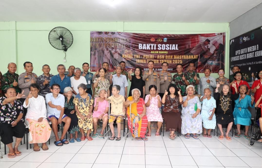 Polda Jatim Gelar Bakti Sosial Natal 2025, Salurkan Bantuan ke Masyarakat