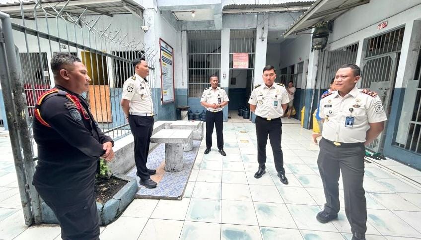 Rutan Gresik Gelar Kontrol Rutin Blok Hunian, Karutan Pantau Langsung Kondisi Fasilitas dan Keamanan